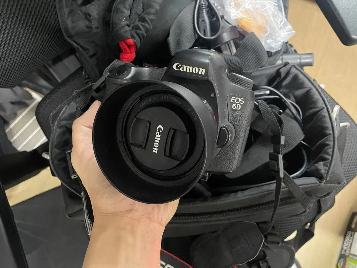 캐논 EOS 6D +신쩜팔+ 렌즈 + 가방 + 삼각대